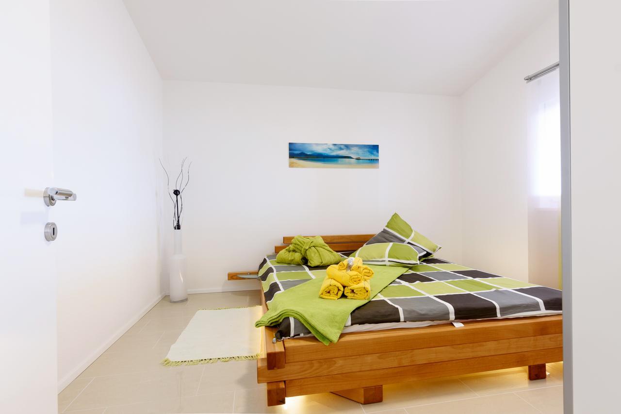 Studio Apartment Maslina Горни Карин Екстериор снимка