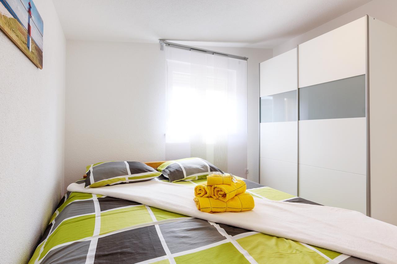 Studio Apartment Maslina Горни Карин Екстериор снимка