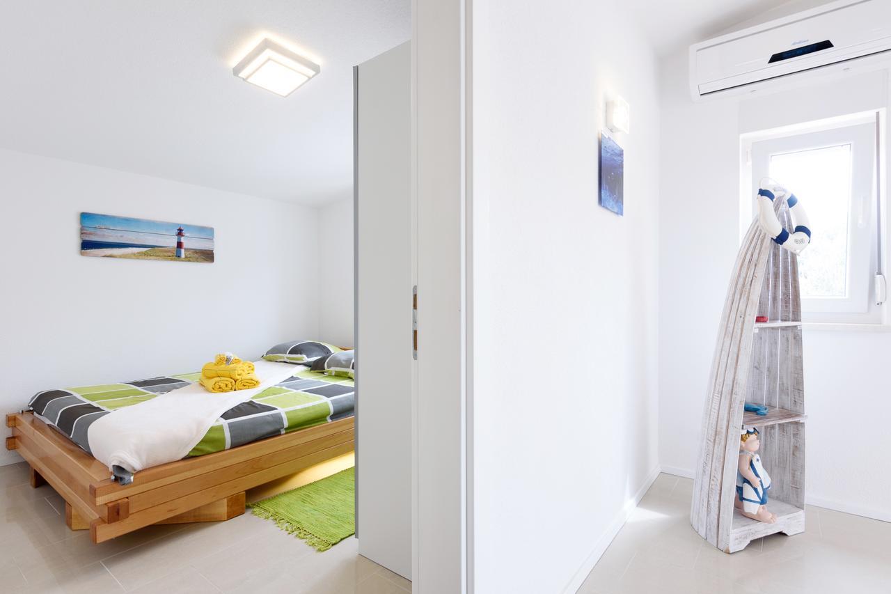 Studio Apartment Maslina Горни Карин Екстериор снимка