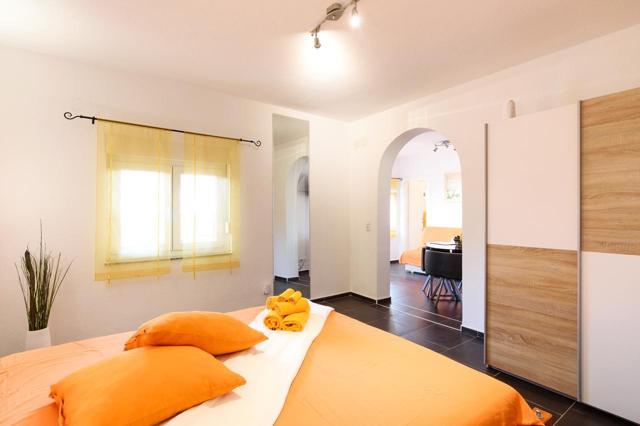 Studio Apartment Maslina Горни Карин Екстериор снимка