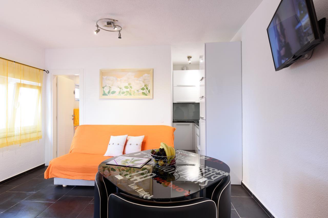 Studio Apartment Maslina Горни Карин Екстериор снимка